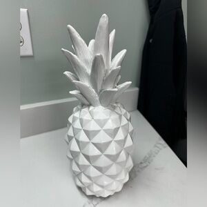Pineapple table decor